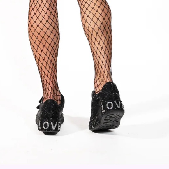 She Is Cheval Gunna Be a Supermodel Black Size 8 Sneakers NEW NEVER WORN - Picture 5 of 9